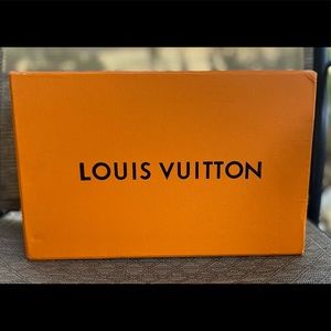 Women 6.5 • LV ✨black slides ✨AUTHENTIC 🔥